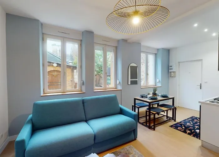 A L'abri Du Tumulte De La * Charleville-Mézières